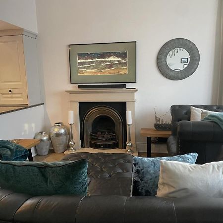 Stunning 2-Bed-2Bath Apt In Whitby With Parking Apartamento Exterior foto
