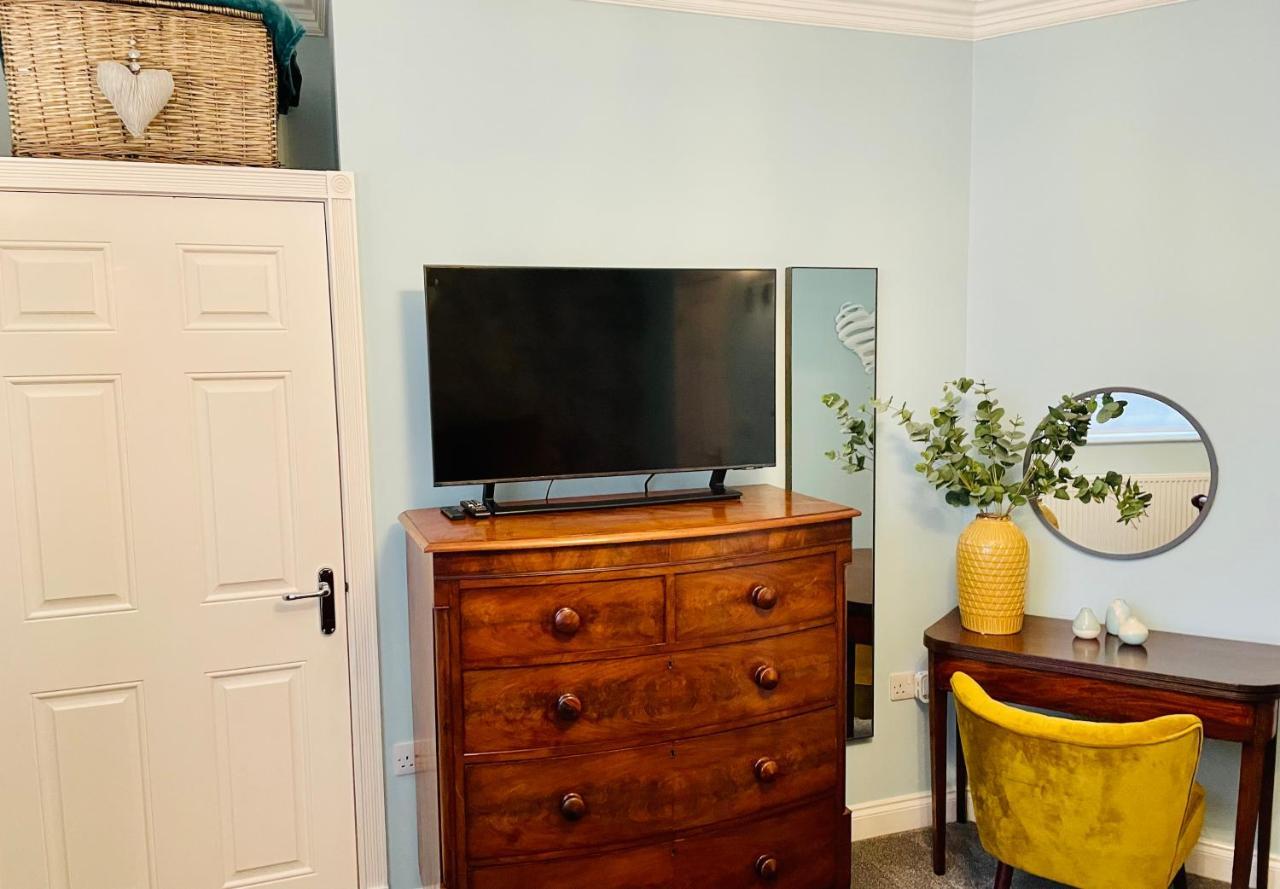 Stunning 2-Bed-2Bath Apt In Whitby With Parking Apartamento Exterior foto