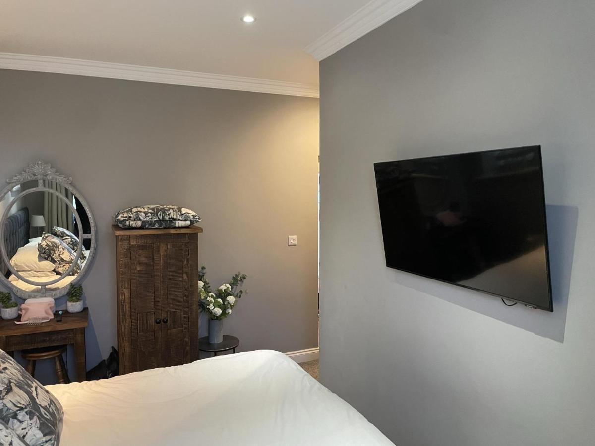 Stunning 2-Bed-2Bath Apt In Whitby With Parking Apartamento Exterior foto